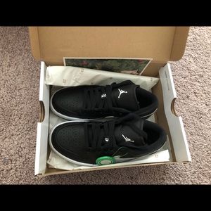 Black and white womens air jordan low top